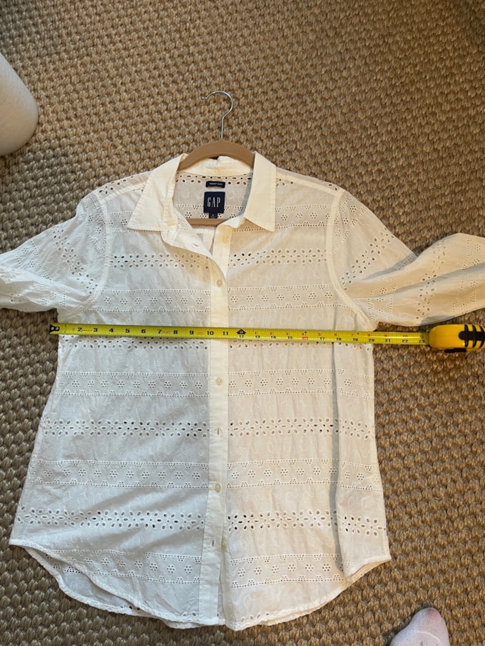 GAP Ivory Eyelet Long Sleeve Blouse - Picture 5 of 6
